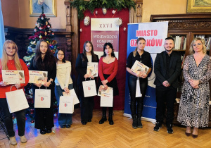 Grupa laureatów konkursu.