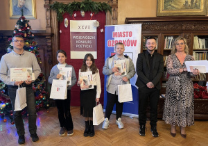 Grupa laureatów konkursu.