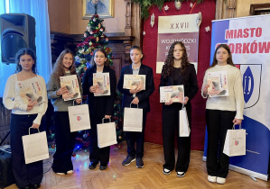 Grupa laureatów konkursu.