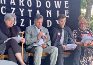 Wśród uczestników Narodowego Czytania- Burmistrz Miasta Ozorkowa- Jacek Socha Fot. Wiadomości Ozorkowskie