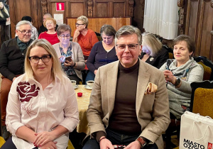 Burmistrz Jacek Socha i Aleksandra Kalinowska dyrektor biblioteki