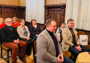 Uczestnicy siedzący na widowni podczas spotkania autorskiego