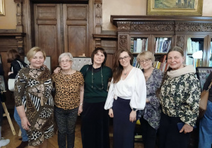 Uczestnicy spotkania z autorką biżuterii